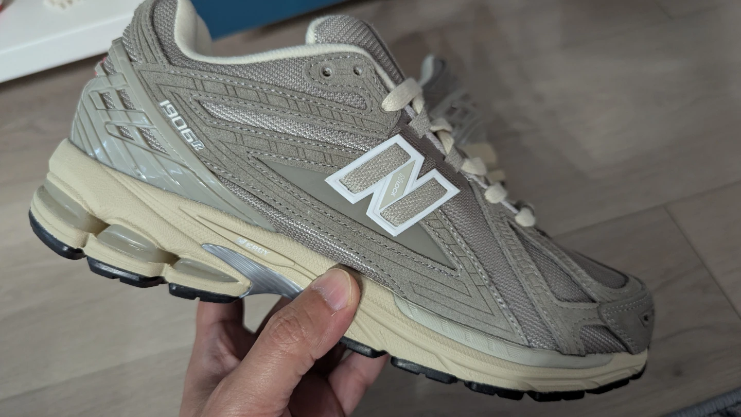 New Balance 1906R Sneakers Men's US 10