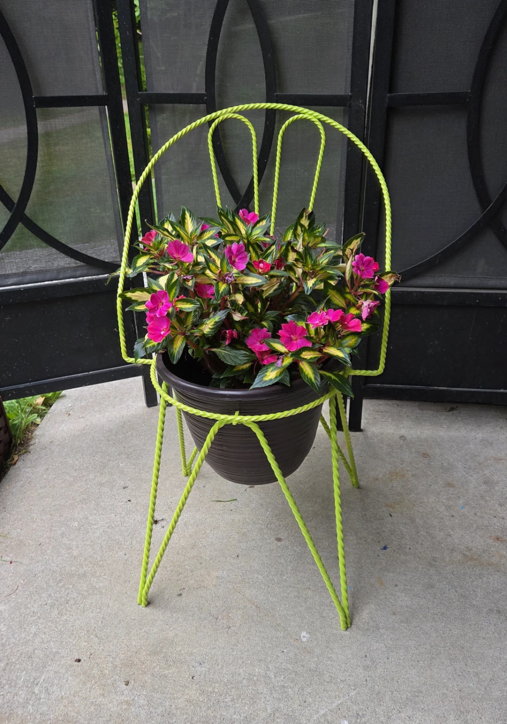 Decorative Key Lime Iron Chair Garden Planter