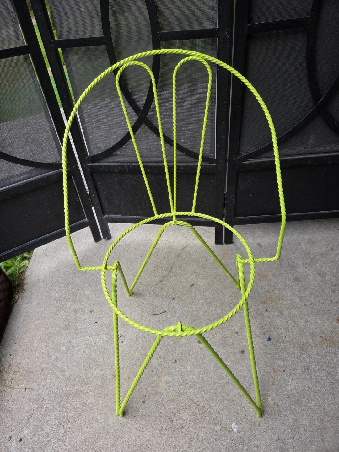 Decorative Key Lime Iron Chair Garden Planter - photo 3