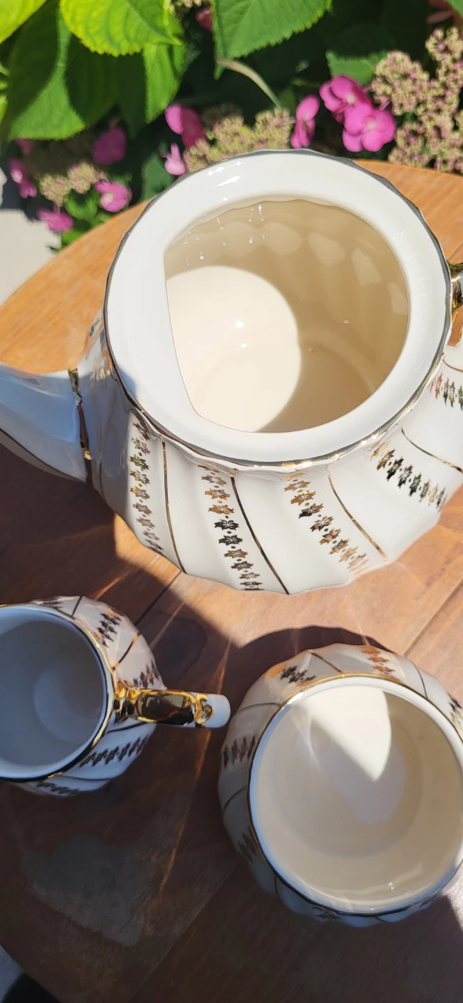 Sandler England Vintage Creamer, Sugar Bowl, and Teapot Set - photo 3