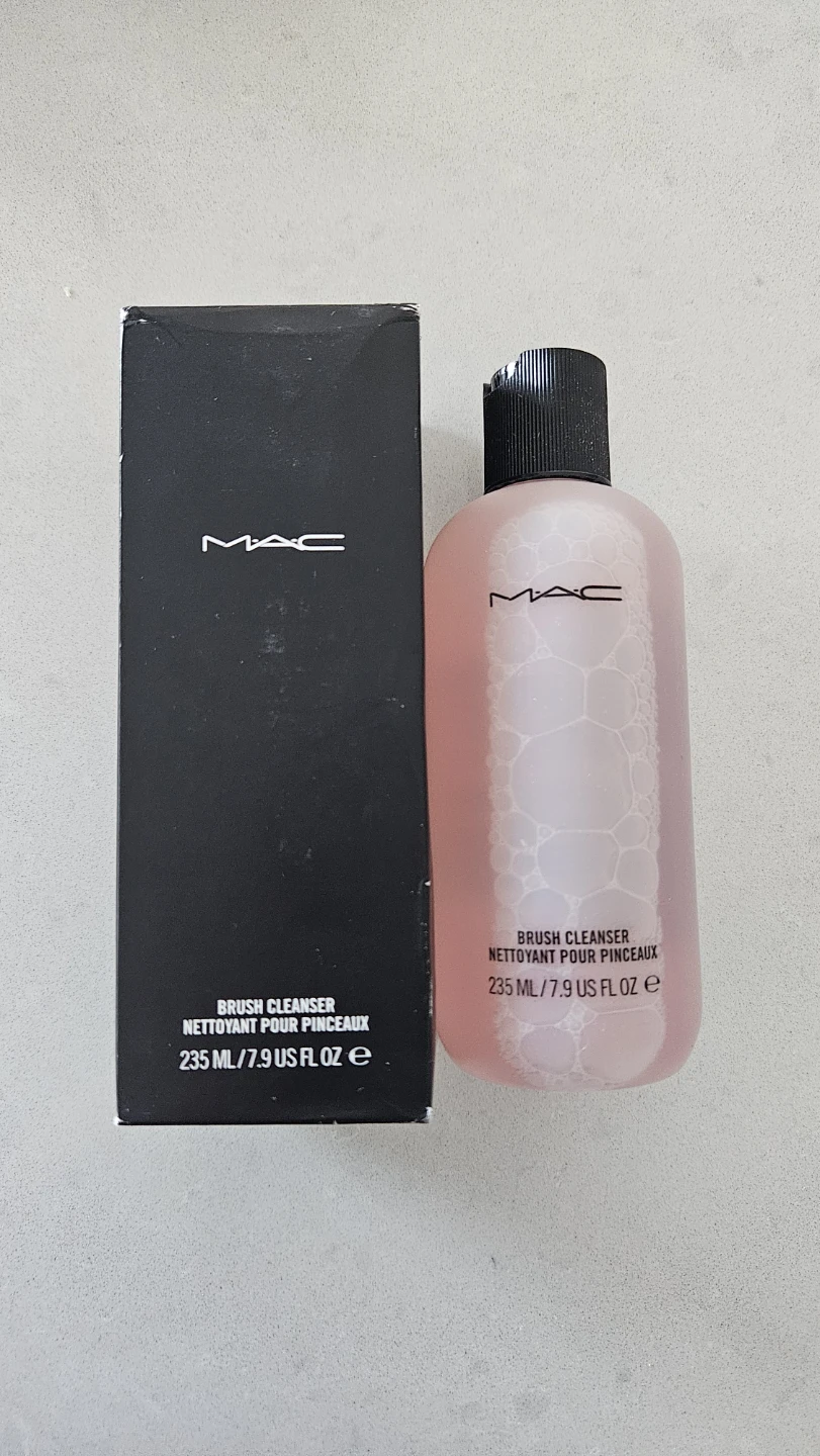 MAC Brush Cleanser 235 mL / 7.9 US FL OZ