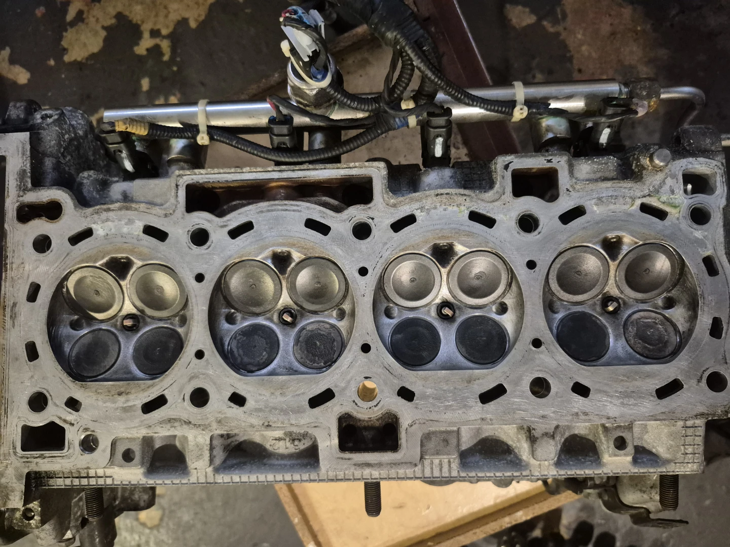 Engine Cylinder Head and Crankshaft Assembly