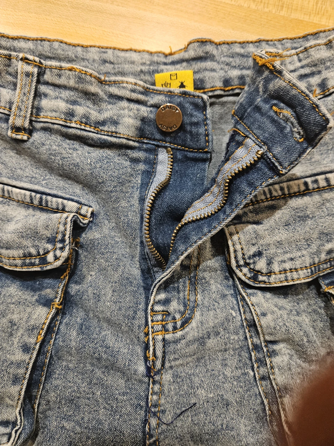 Daisy Cargo Denim Shorts Size S - photo 2