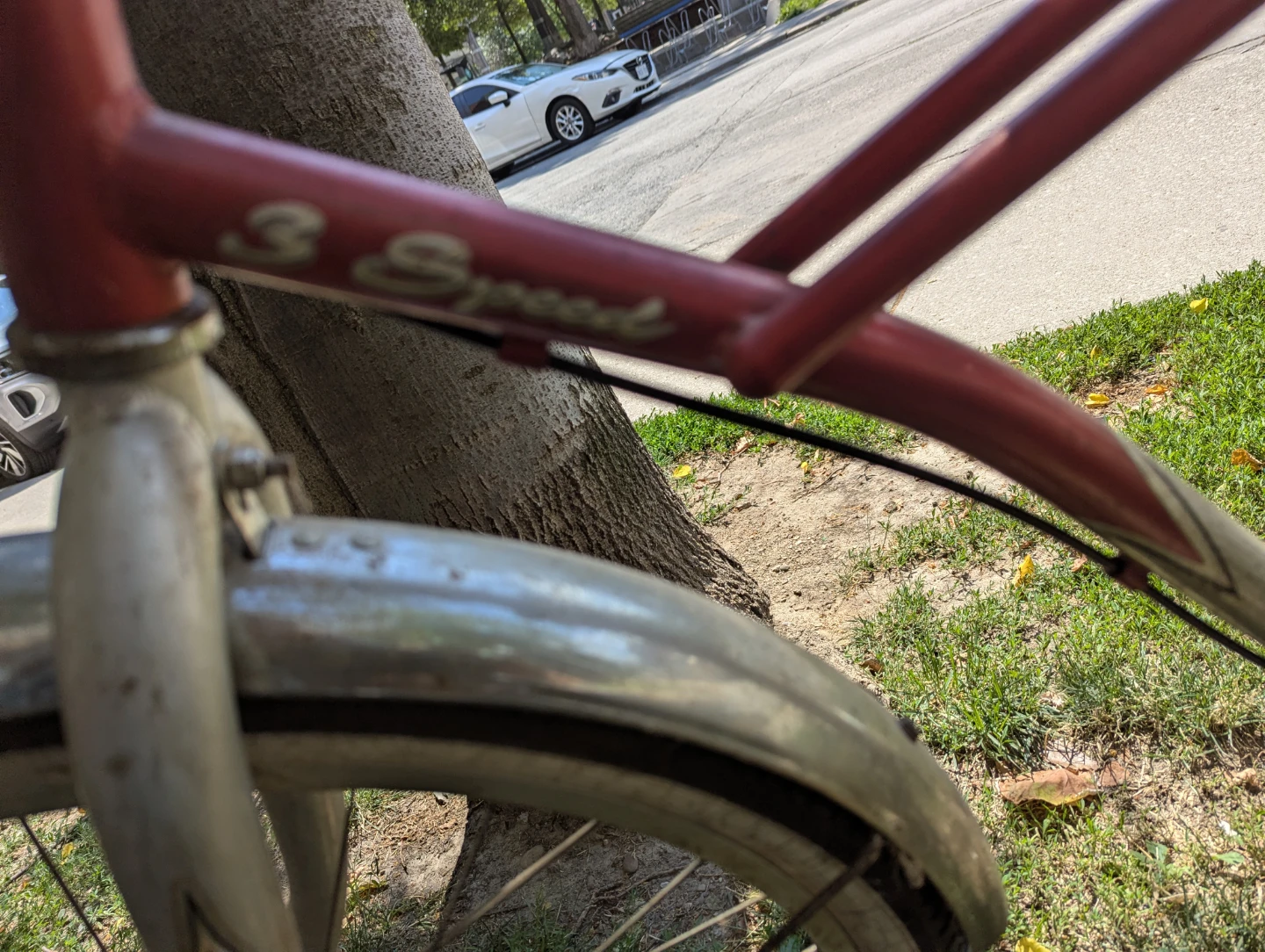Red CCM Super 3 Speed Cruiser Bicycle - photo 2