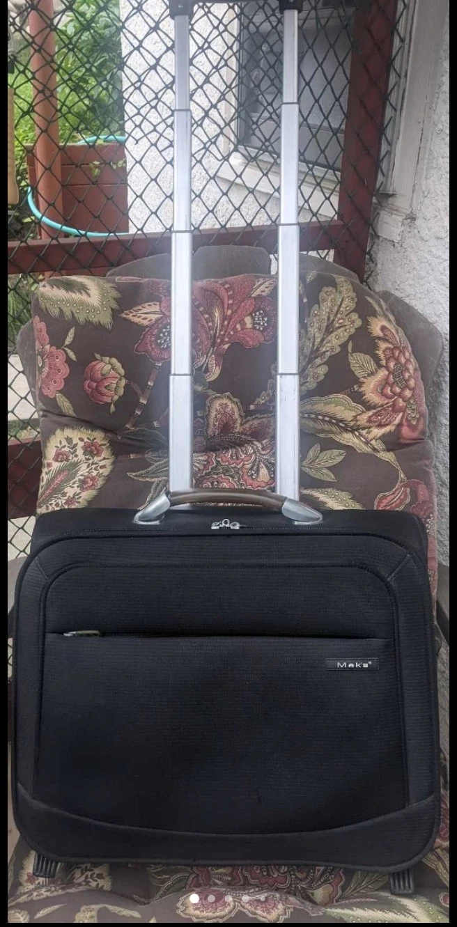 Mak's 2 wheel carry on rolling bag