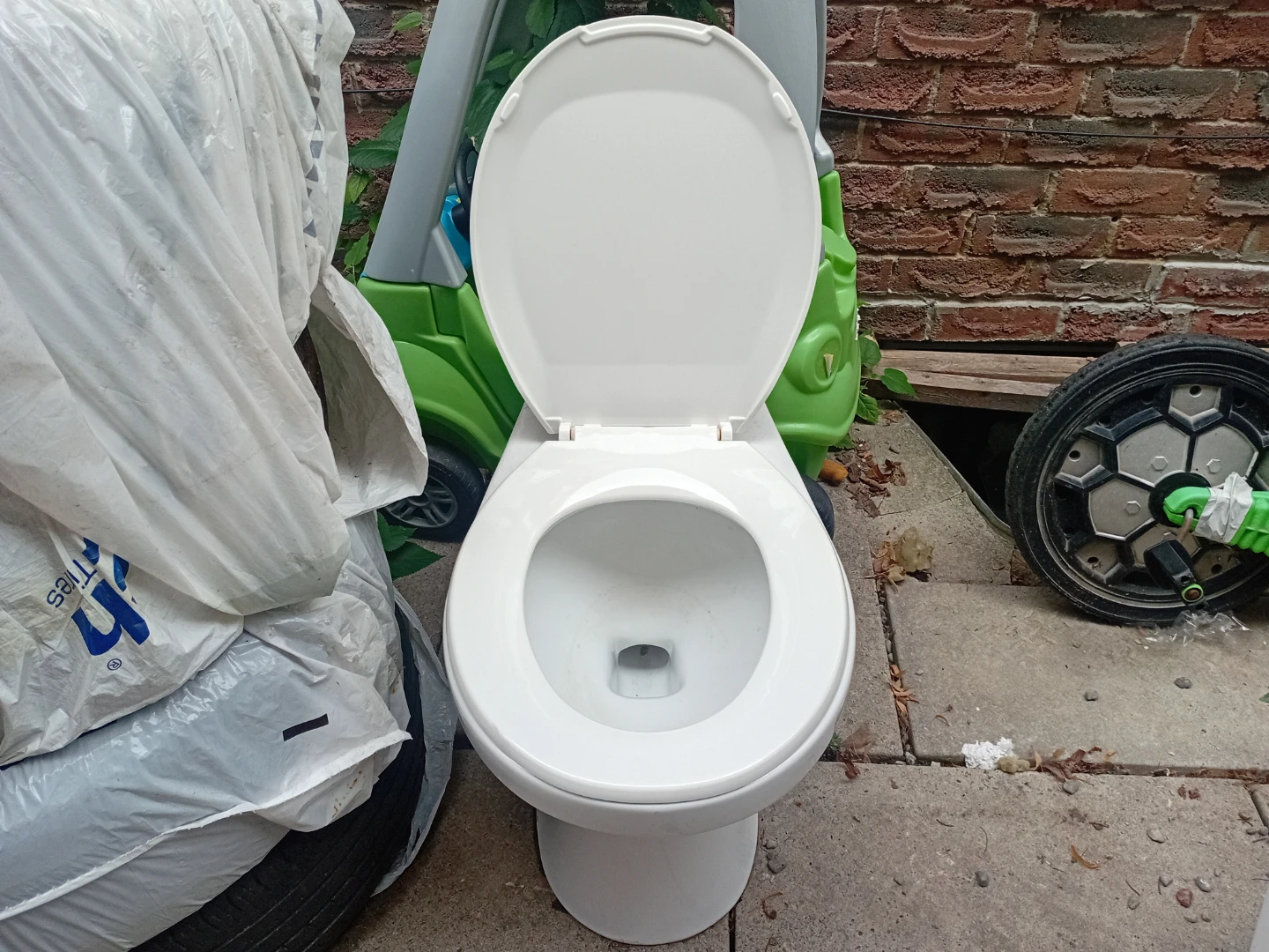 White Toilet Bowl with Seat
