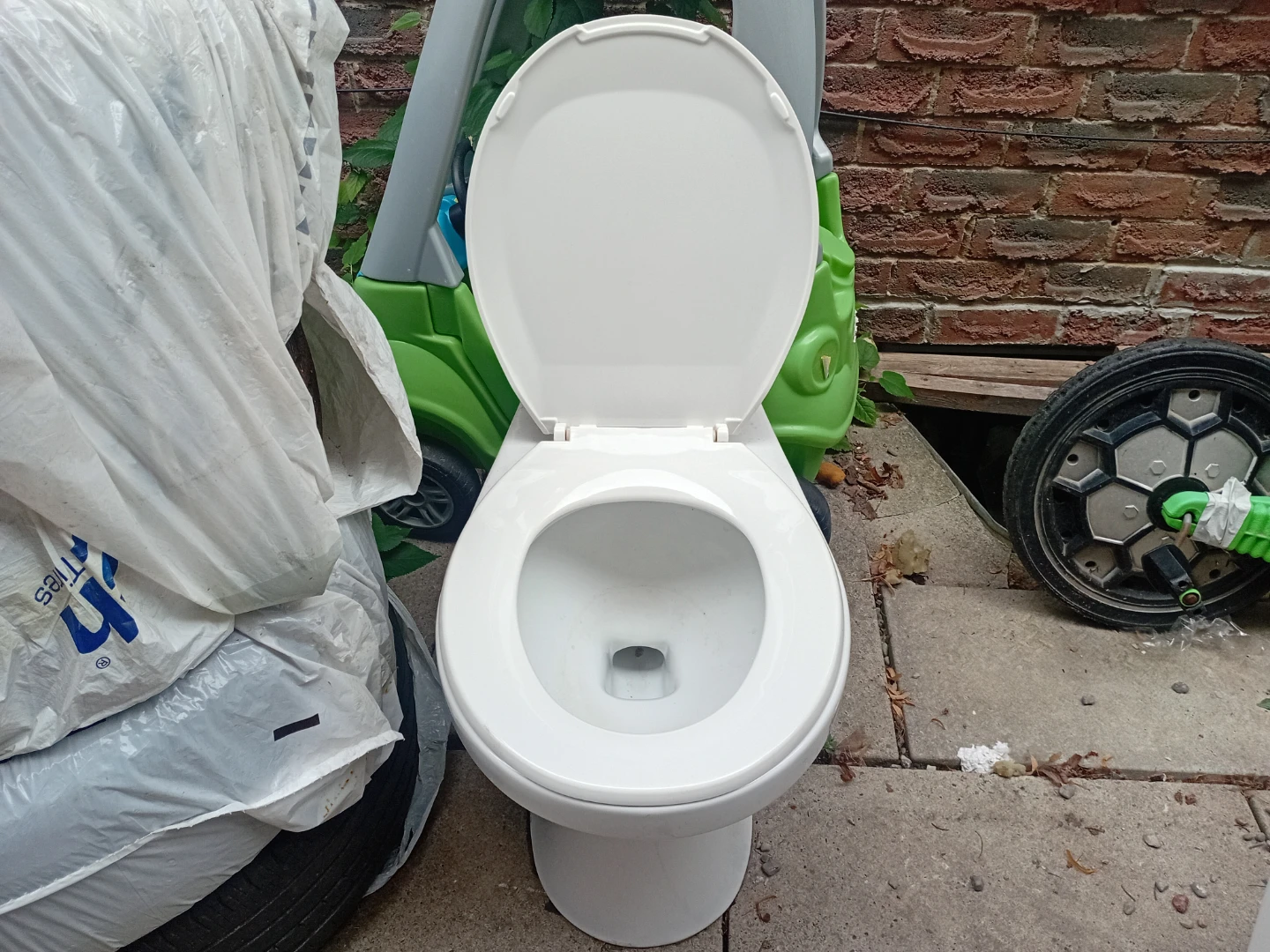 White Toilet Bowl with Seat - photo 2