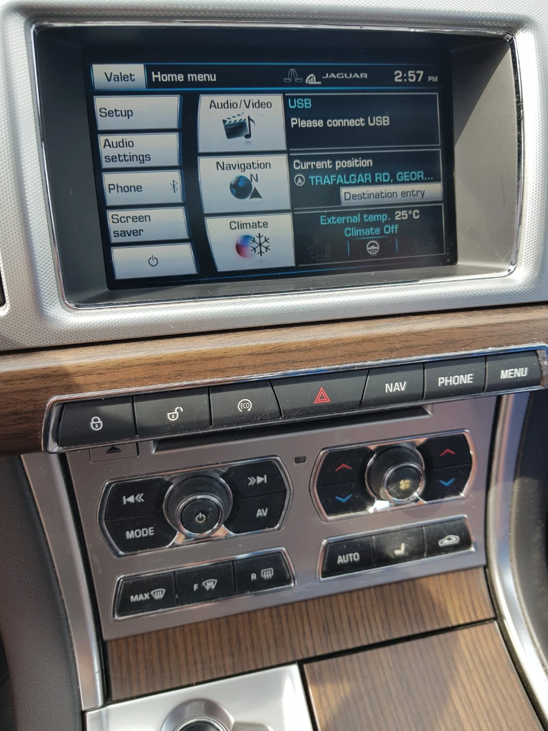 2015 Jaguar XF AWD – Low KM, Excellent Condition, Summer Driven - photo 3