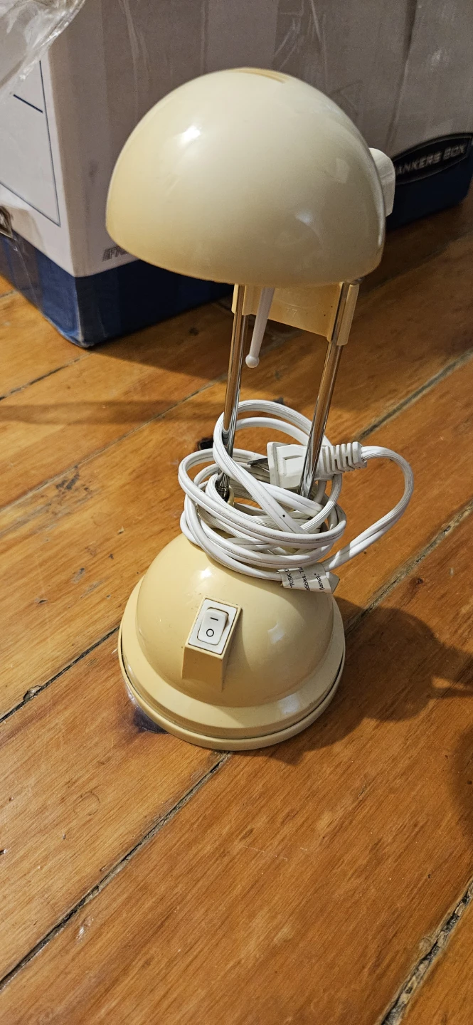 Free Stationeries - binders, lamp, Google post-its - photo 4