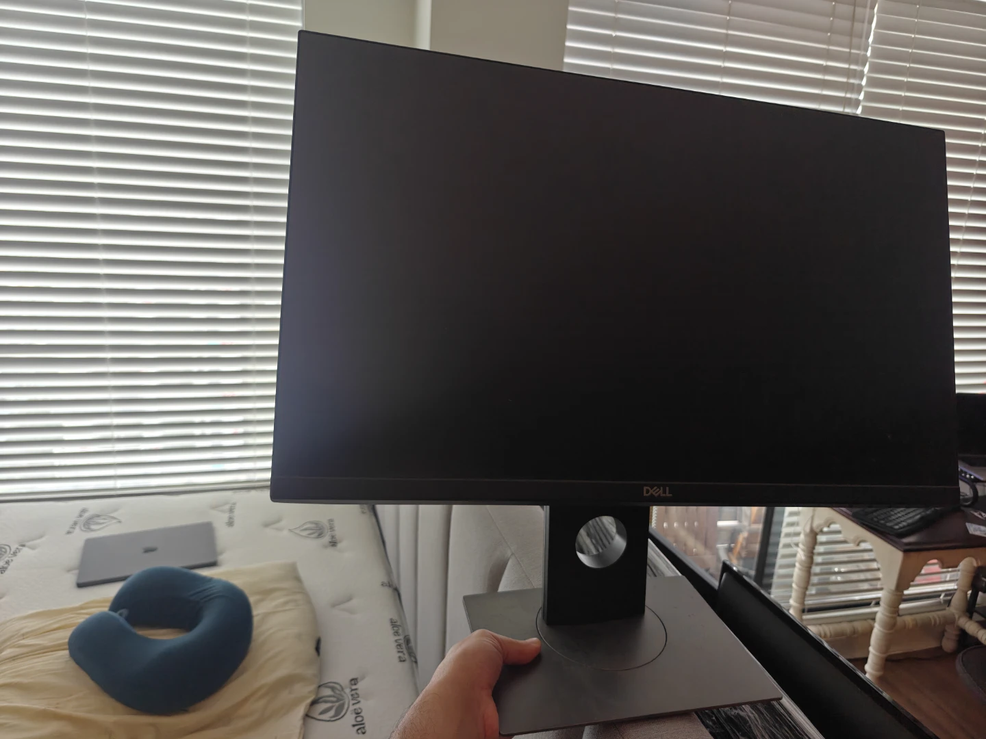 Dell P2419H Flat Panel Monitor - photo 2