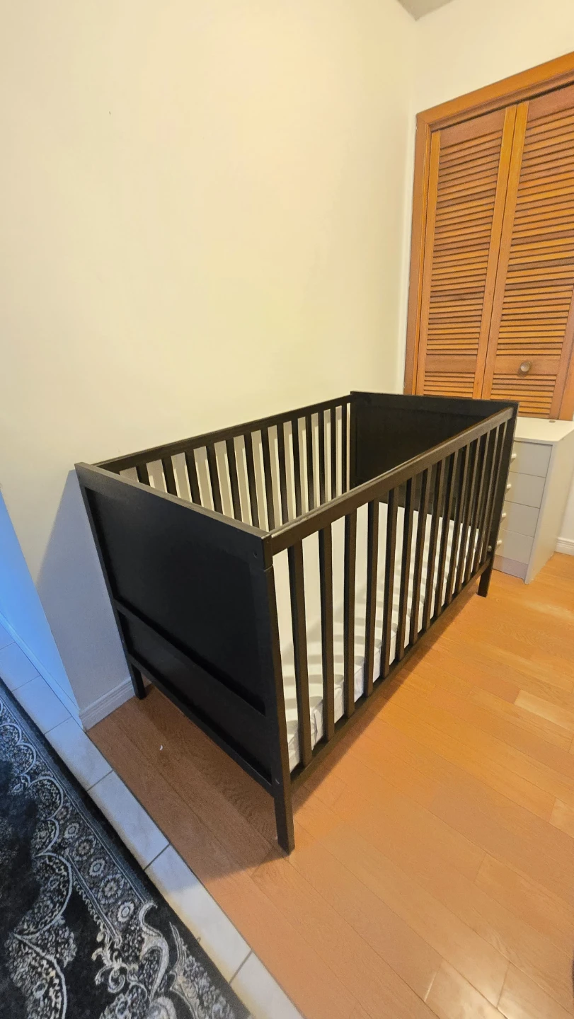 black crib and like new