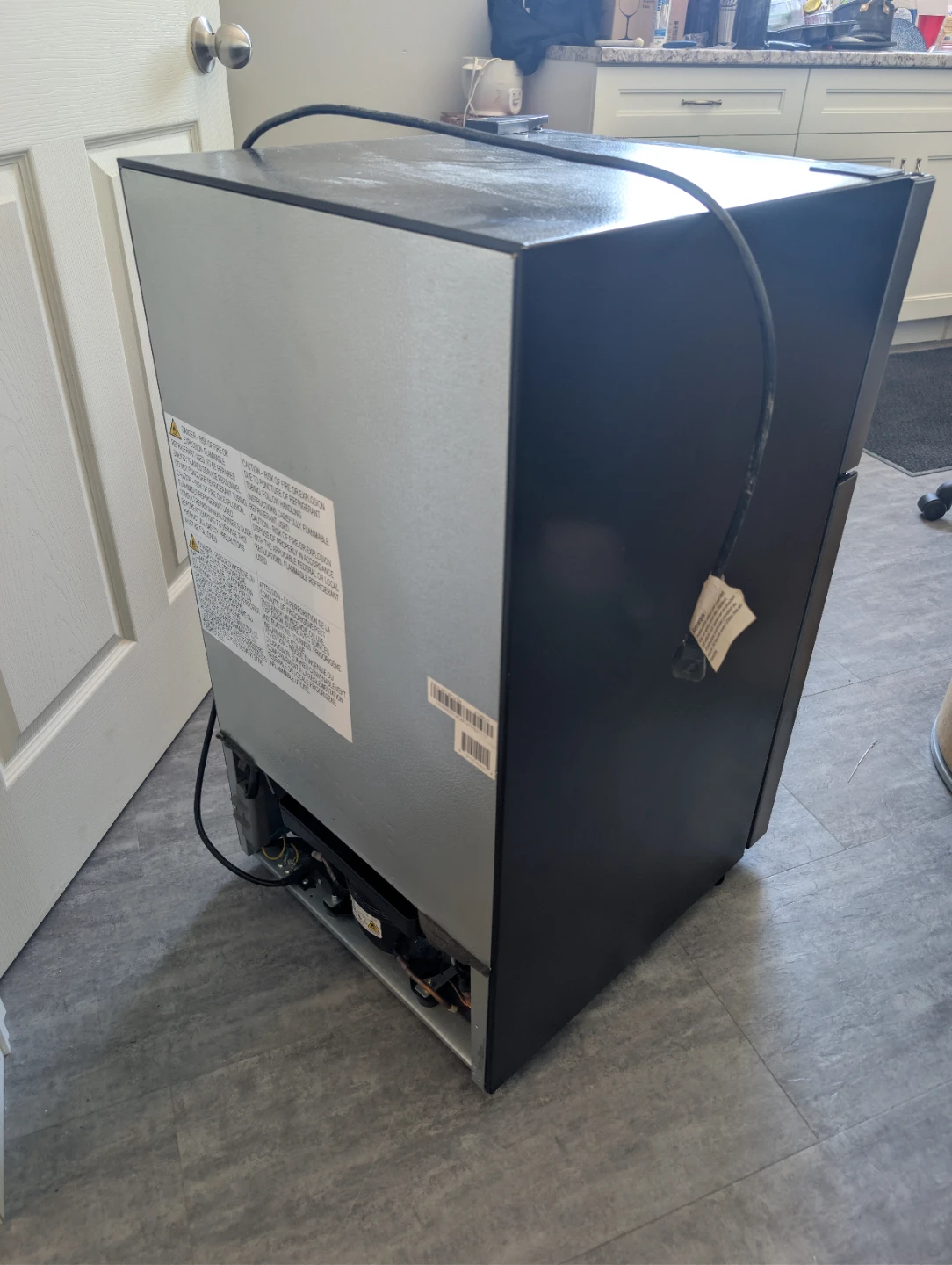 Hisense Compact Refrigerator - photo 3