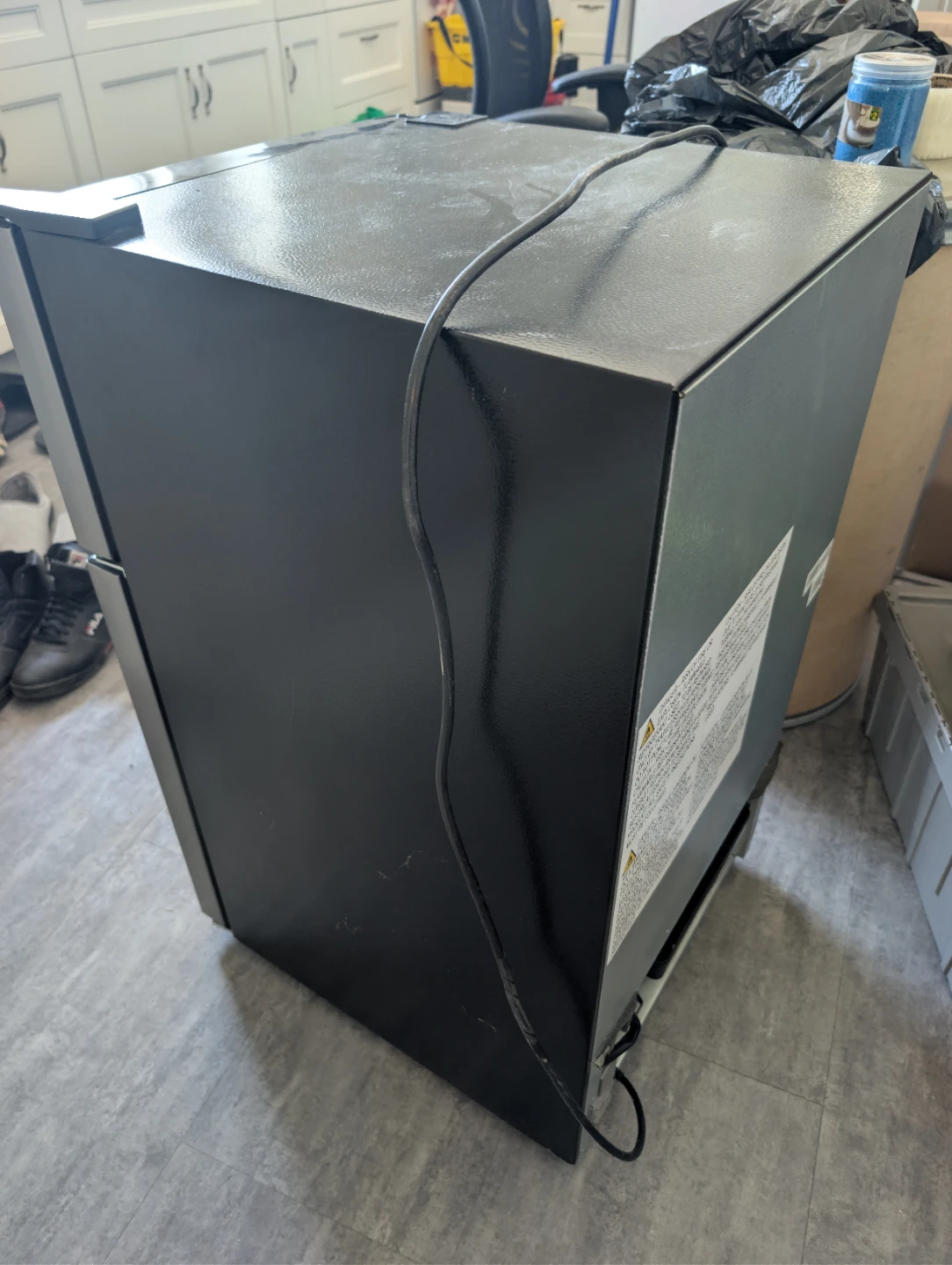 Hisense Compact Refrigerator - photo 4