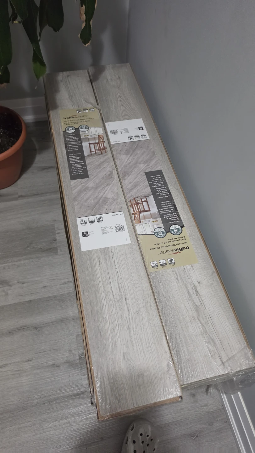 12 boxes of trafficmaster laminate flooring - photo 4