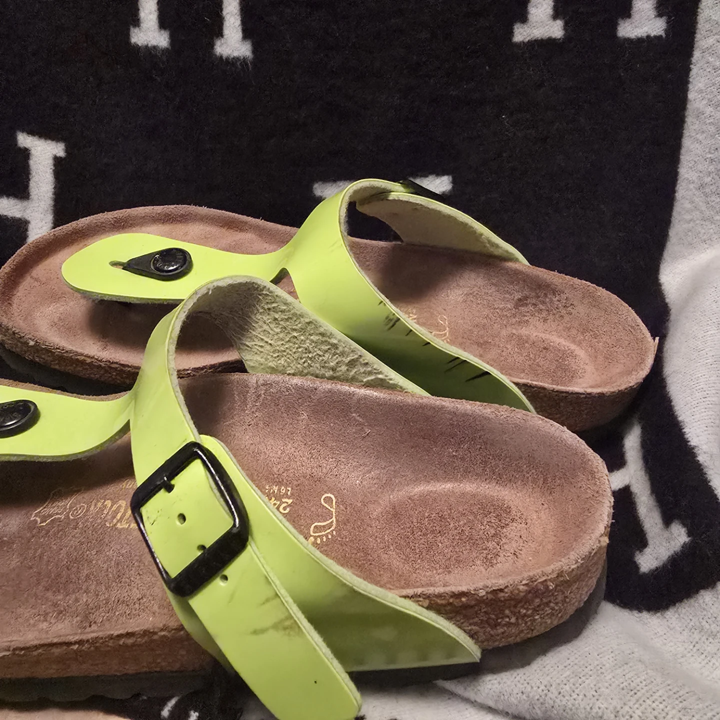 Birkenstock Gizeh Neon Green Sandals Size 37 - photo 2