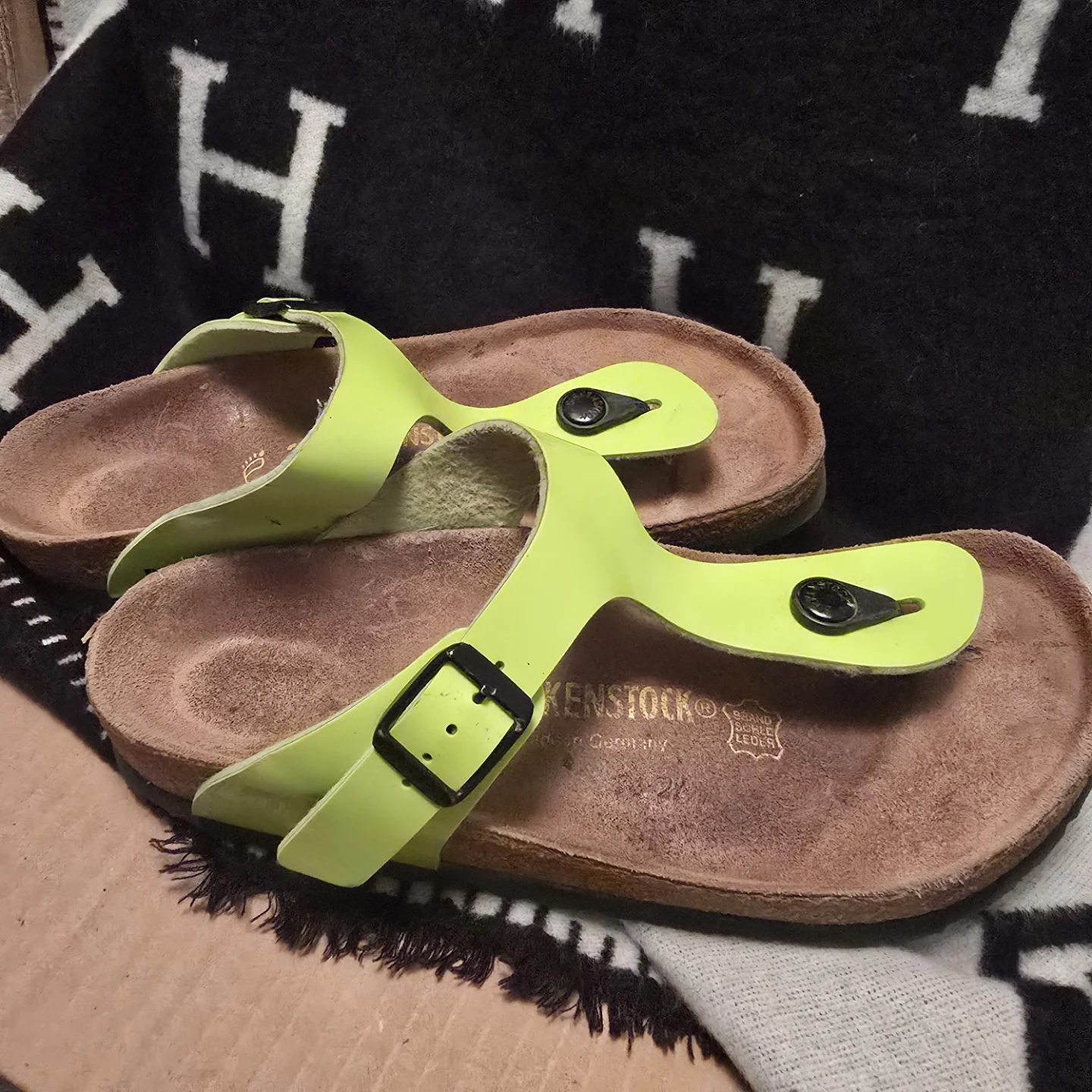 Birkenstock Gizeh Neon Green Sandals Size 37 - photo 4
