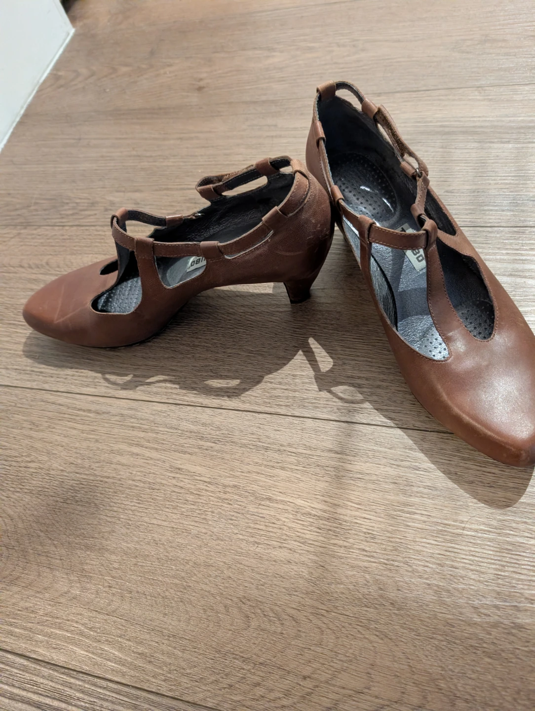 Tsubo Brown Leather T-Strap Heels - photo 2