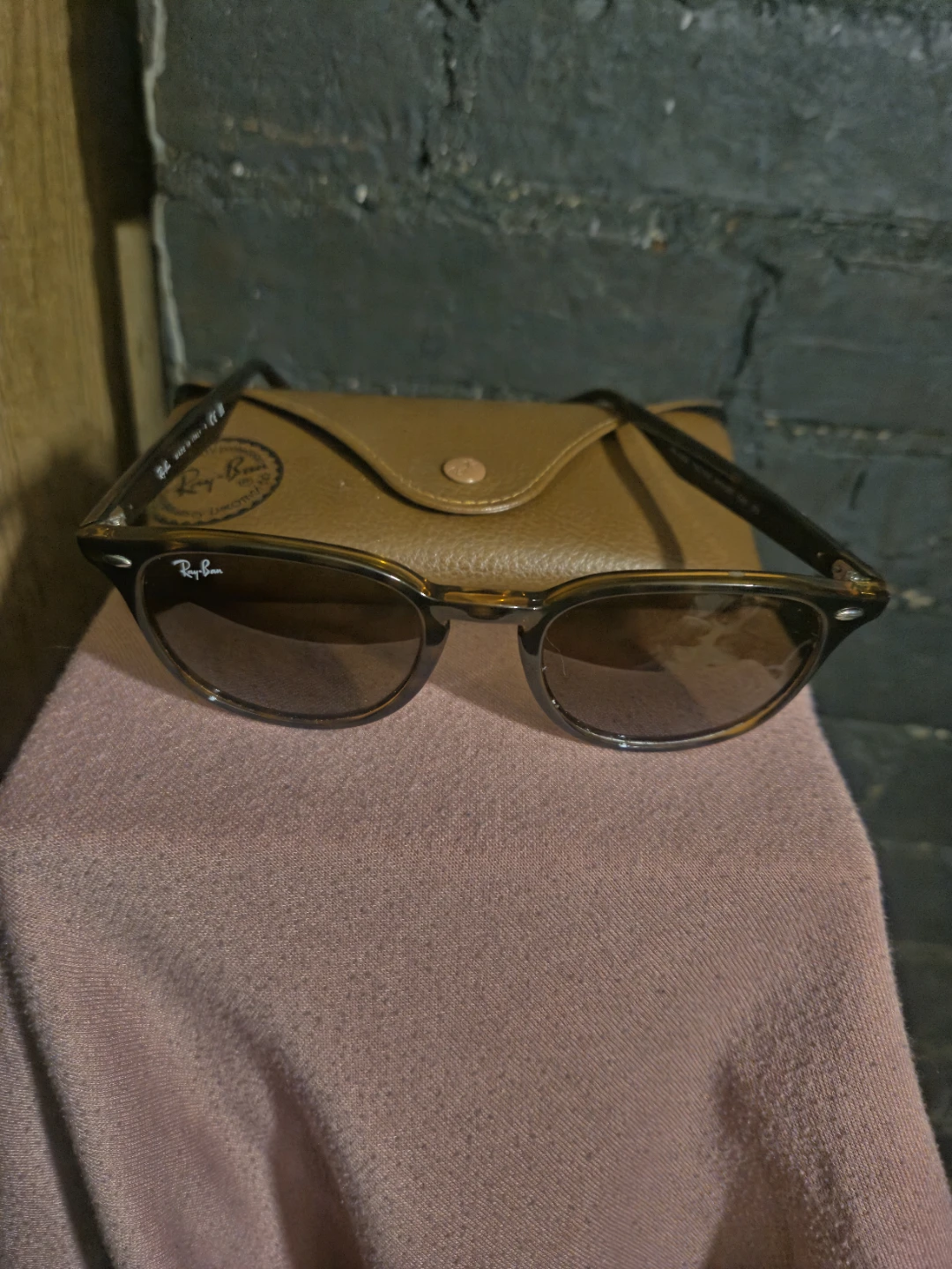 Ray-Ban Sunglasses with Case - photo 2