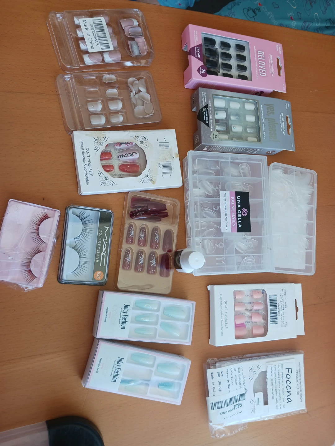 Assorted False Nails and Eyelashes Lot - photo 2