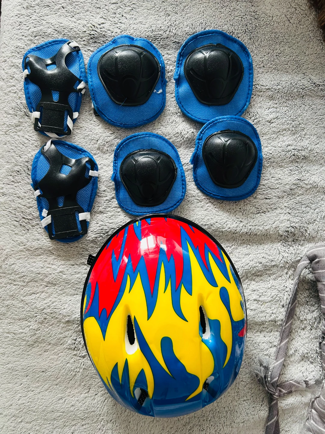 Kids Helmet and Pad Set - photo 2