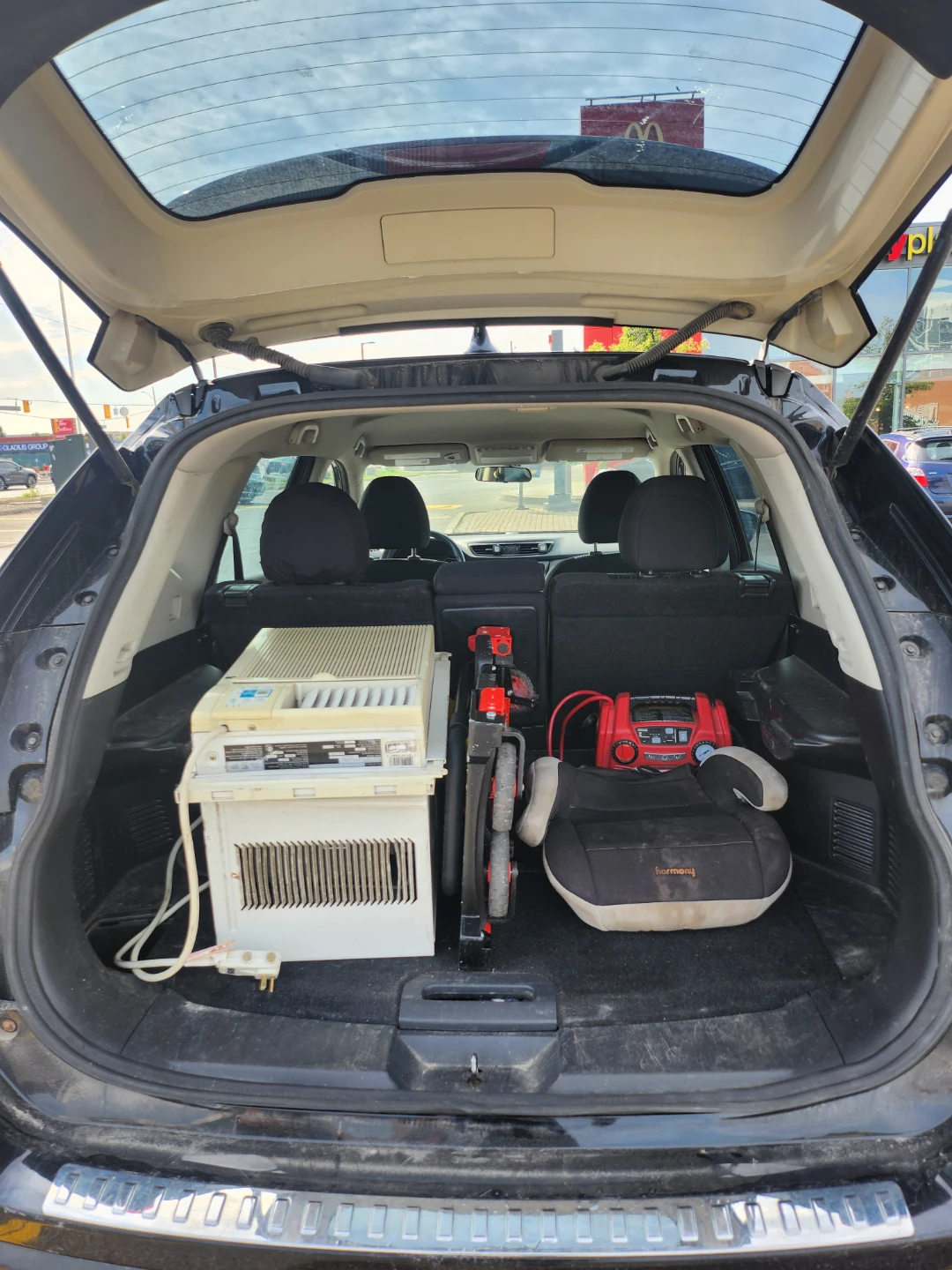 2018 Black Nissan Rogue AWD - photo 4