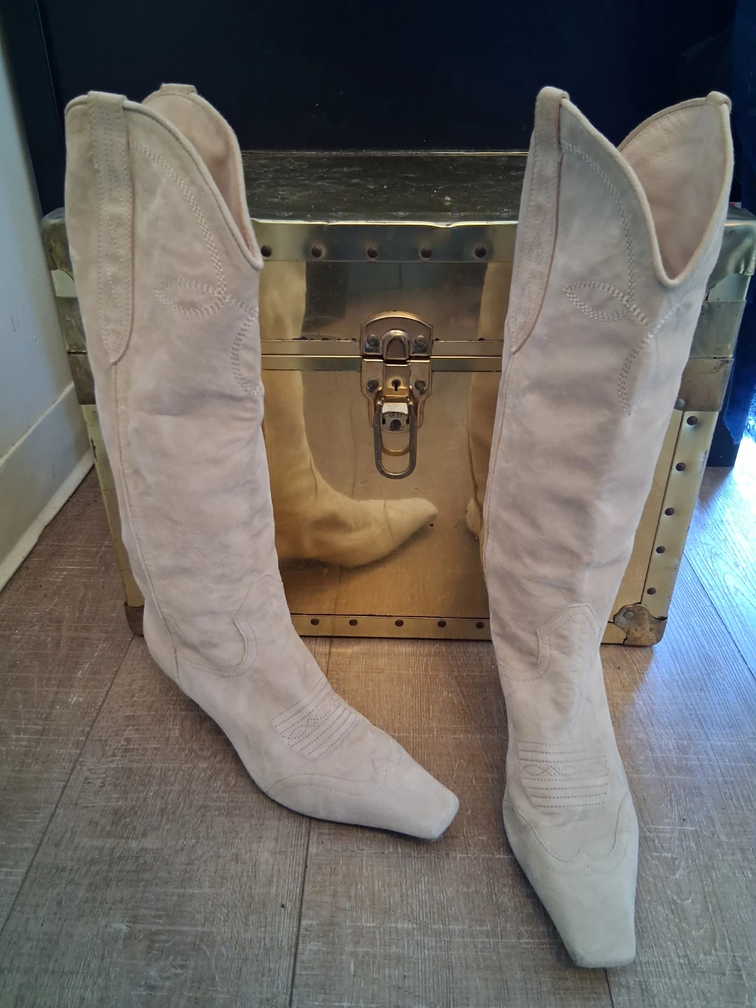 Elegant KHAITE knee-high boots - photo 2