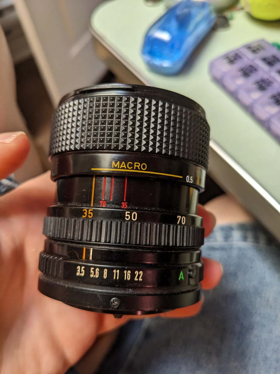 Canon FD Mount 35-70mm f3.5-4.5 Macro Zoom Lens - photo 2