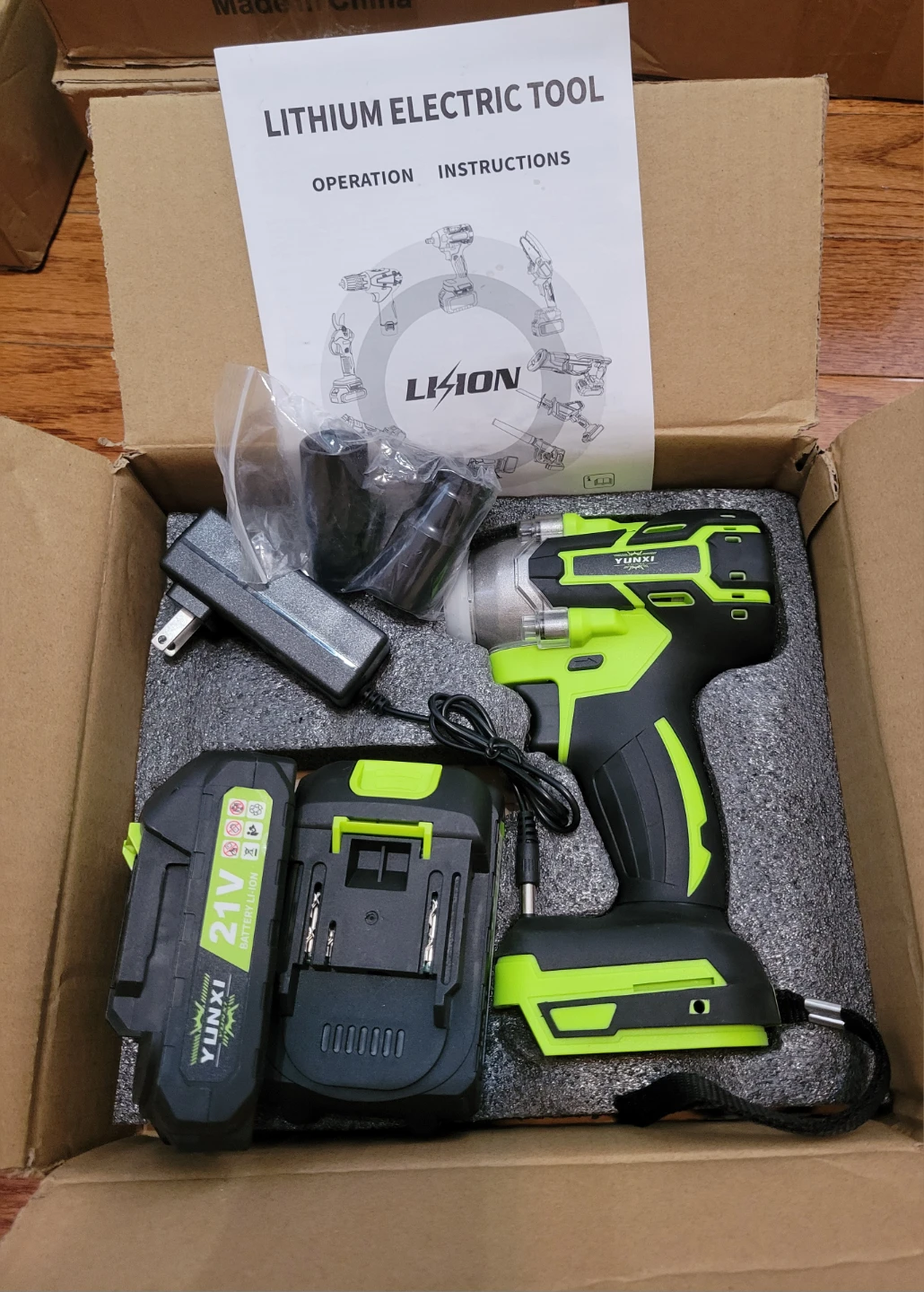NEW Impact Wrench set w/2 batteries 2.0Ah & 2 Sockets