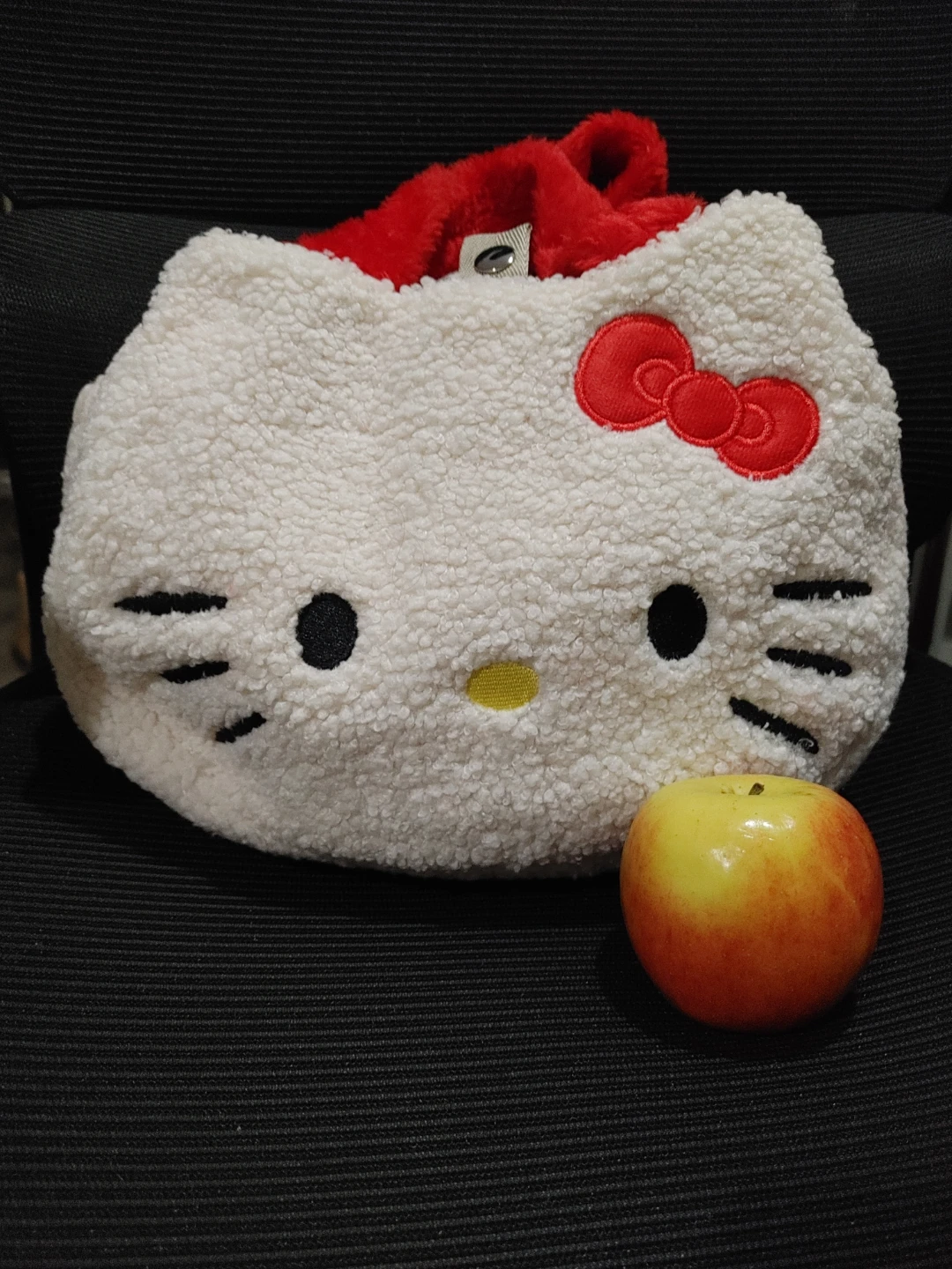 Hello Kitty Sherpa Mini Bag - Brand New - photo 3