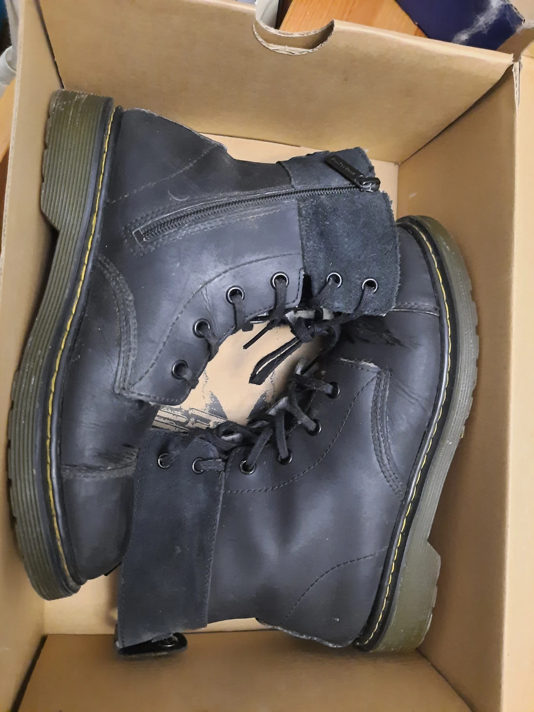 Dr. Martens Black Leather winter Zip Boots