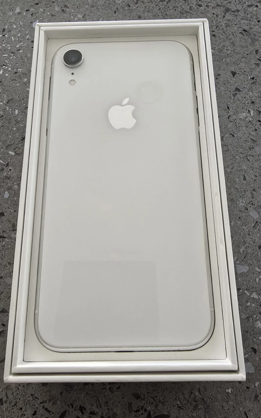 Iphone XR used - photo 4