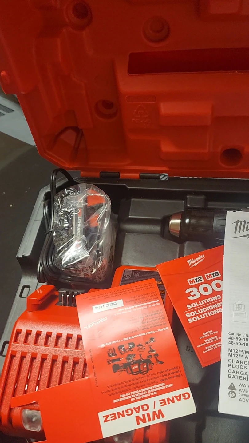 Milwaukee M18 FUEL Drill with battery and charger - photo 2
