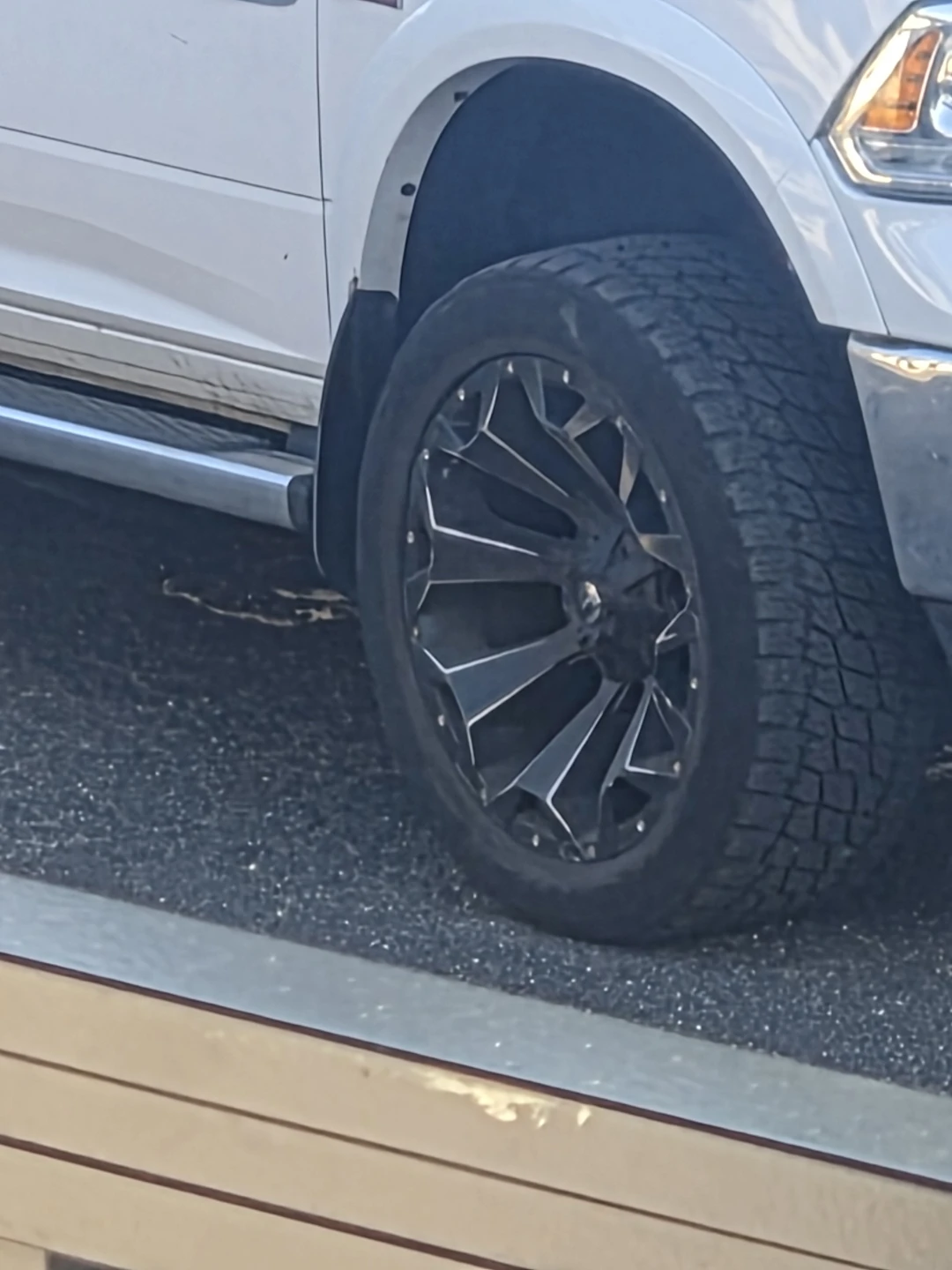 White Ram Truck with Custom Wheels - photo 3
