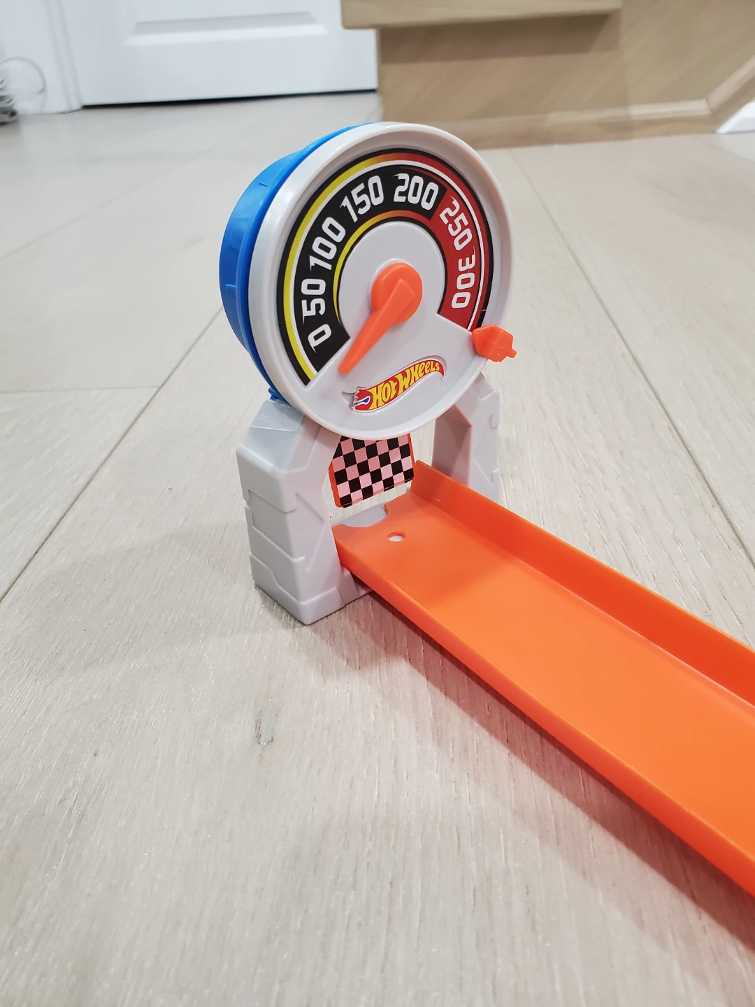 Hot Wheels Track Builder Rev 'n Launch Challenge Playset - photo 2