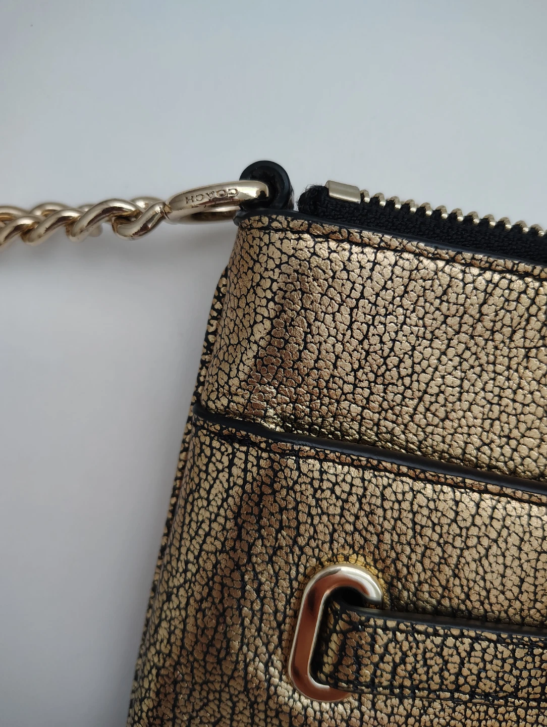 😍 Stunning Coach Metallic Gold Crossbody Bag – 8" x 9" - photo 4