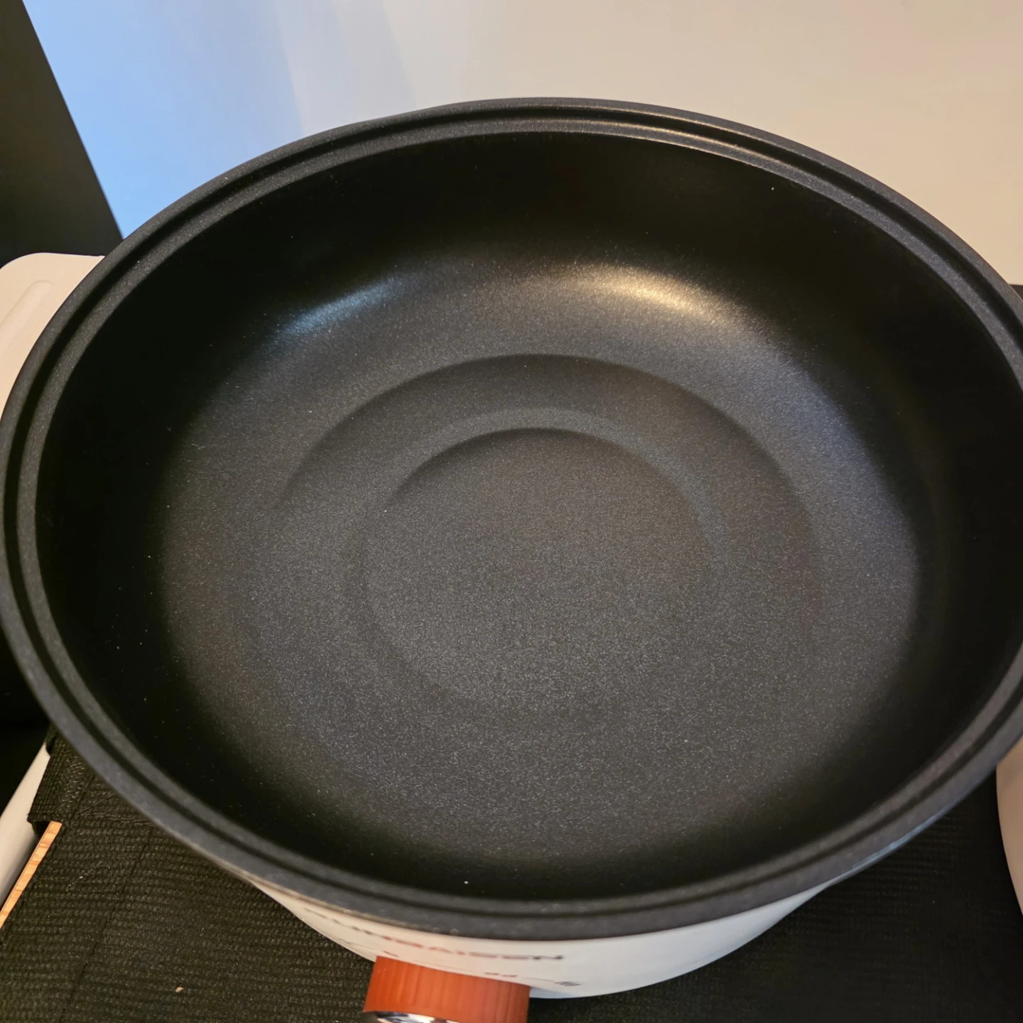 Electric Hot Pot with Steamer,  Non-Stick - photo 4