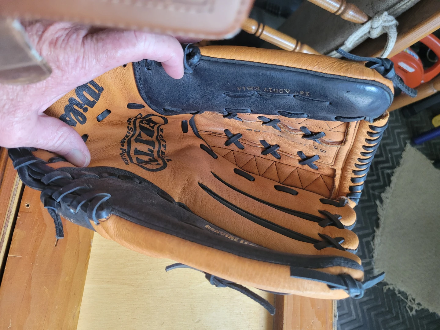 14" baseball glove