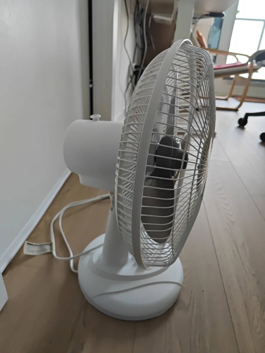 Comfort Zone White Desk Fan - photo 2