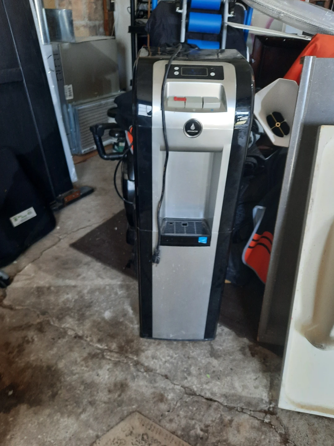 Water cooler dispenser
