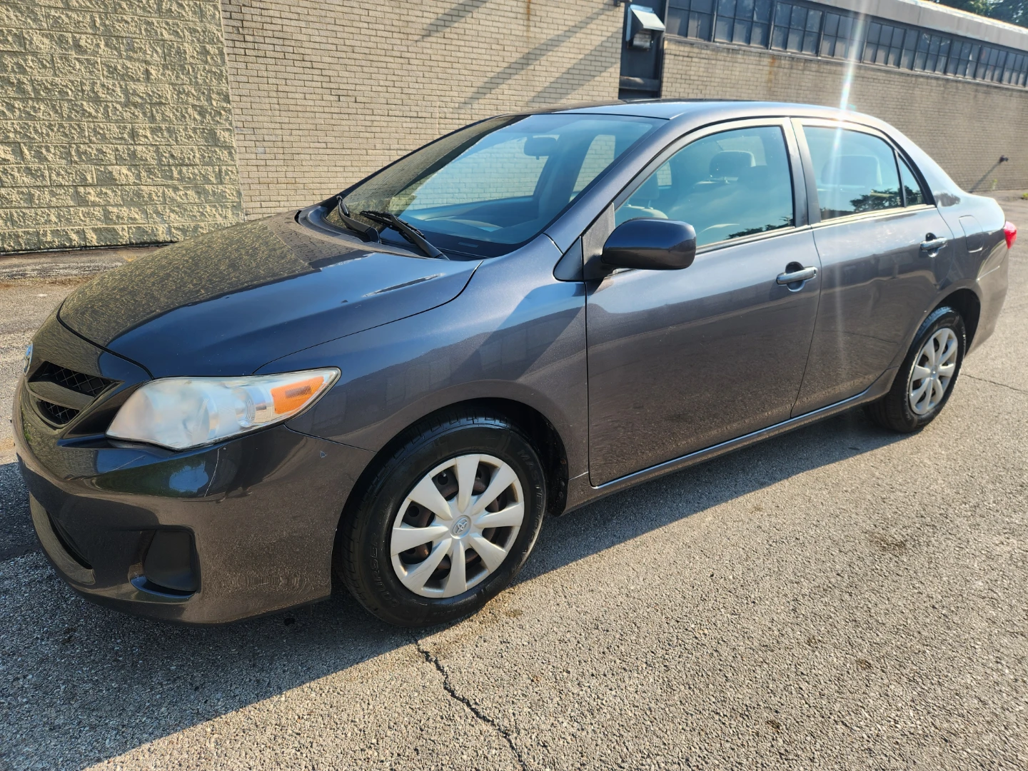 2011 Toyota Corolla LE - photo 2