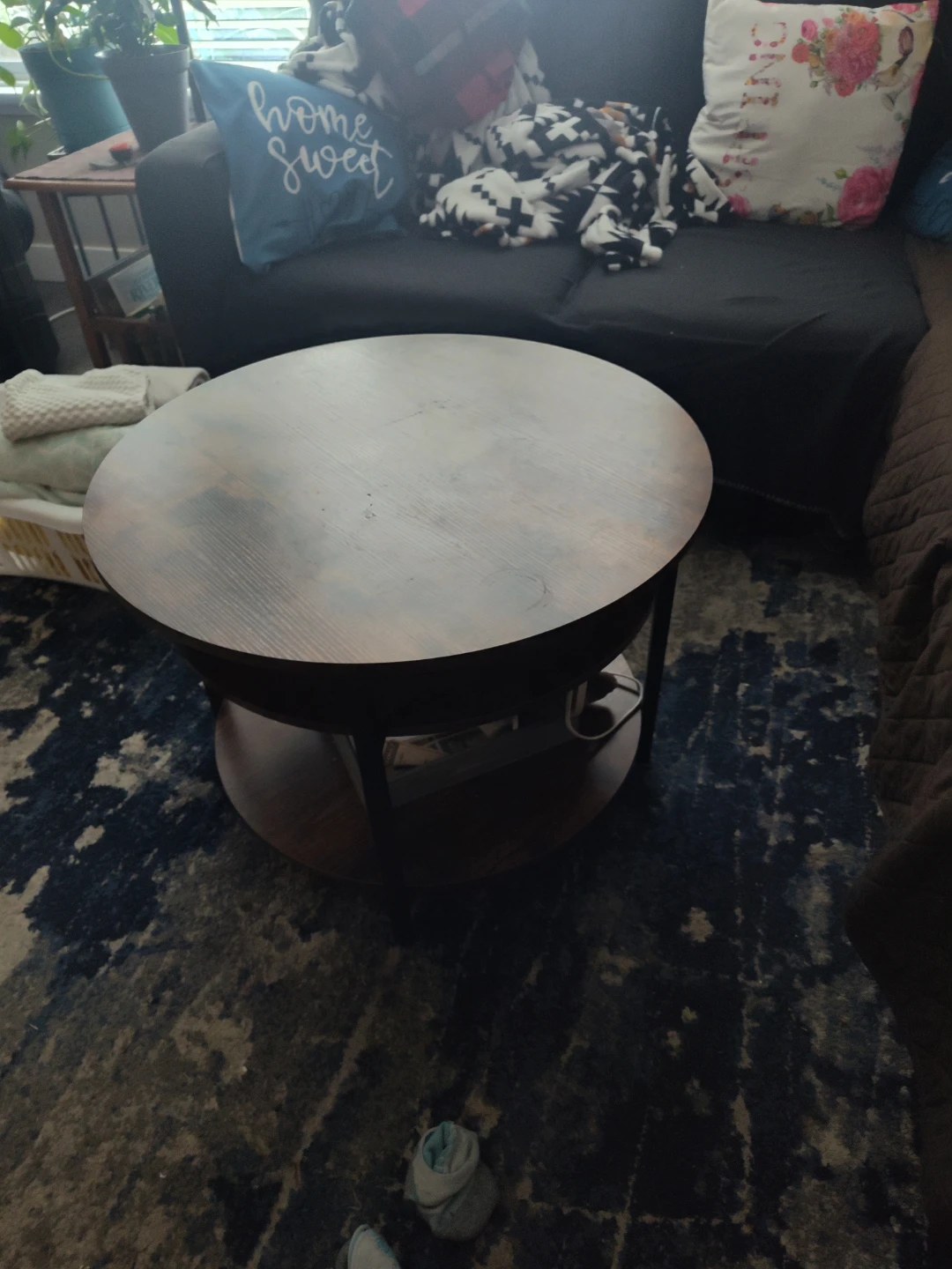 Excellent Condition Lift Top Coffee table