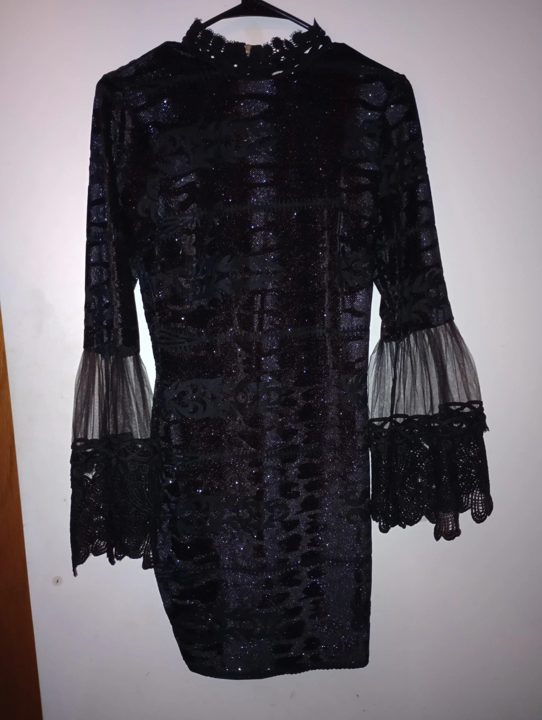 Black velvet sparkly bell sleeve dress - photo 4