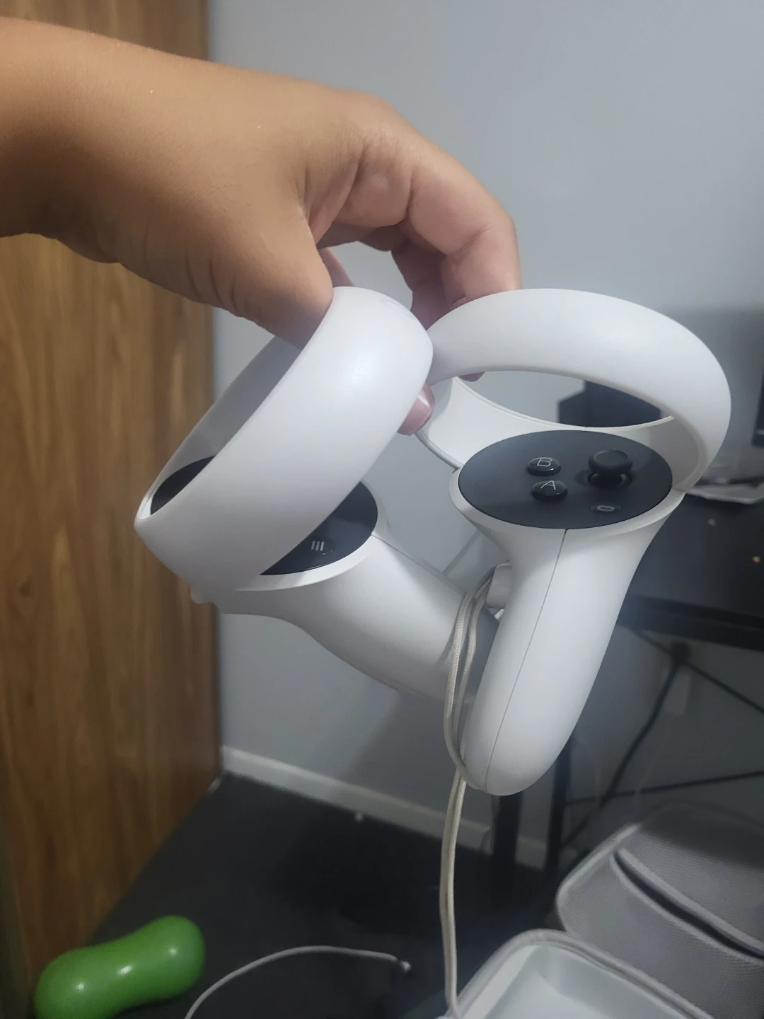 Meta Quest 2 VR Headset with Controllers - photo 3