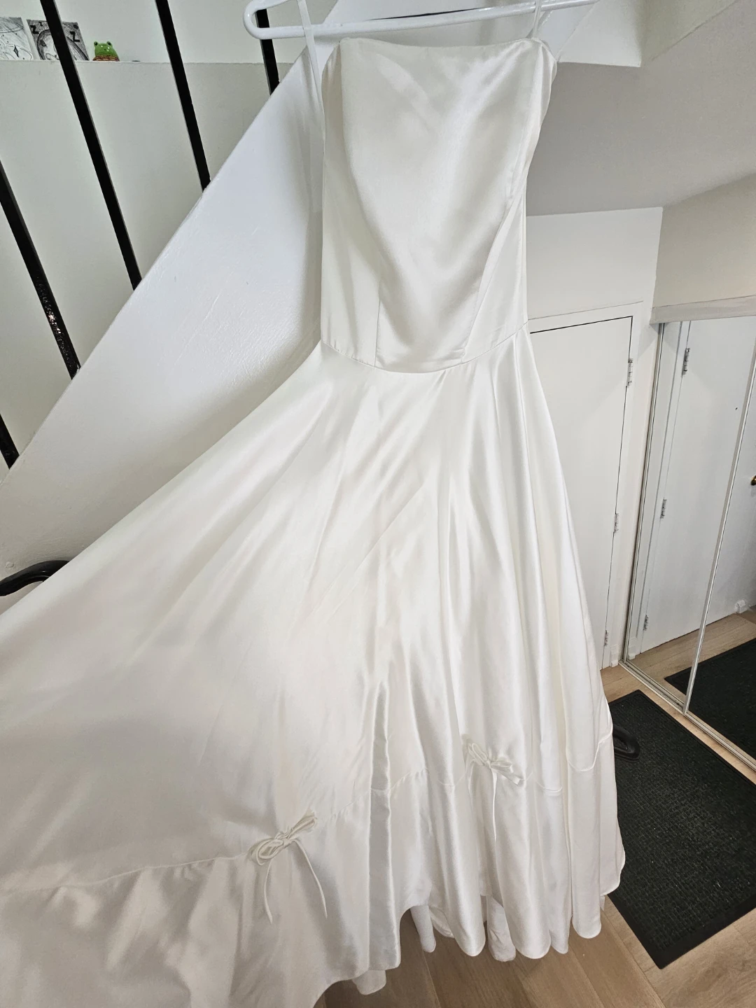 Ivory Satin Wedding Dress with Bows - photo 3