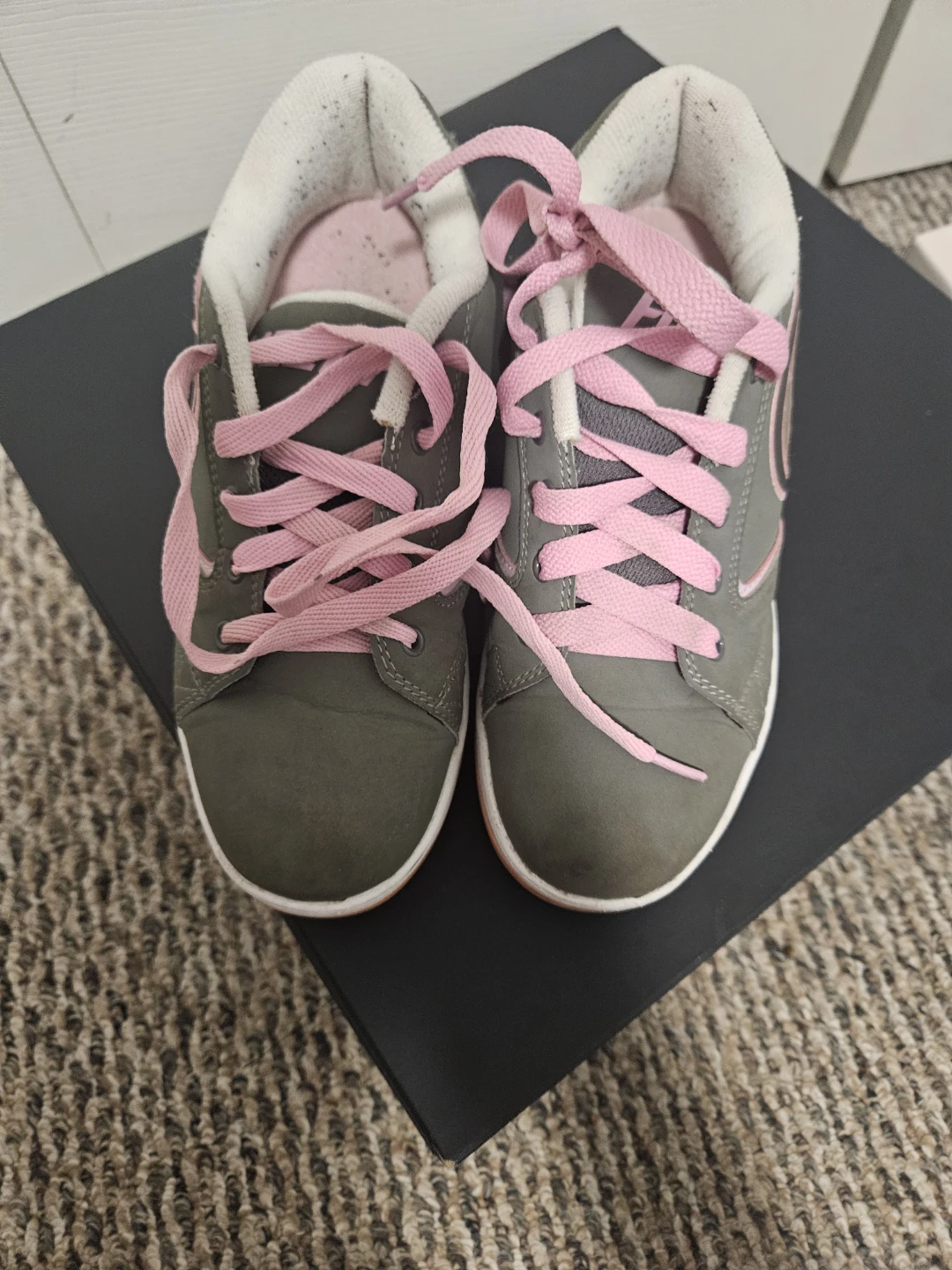 Heelys Roller Shoes Grey Pink size 4