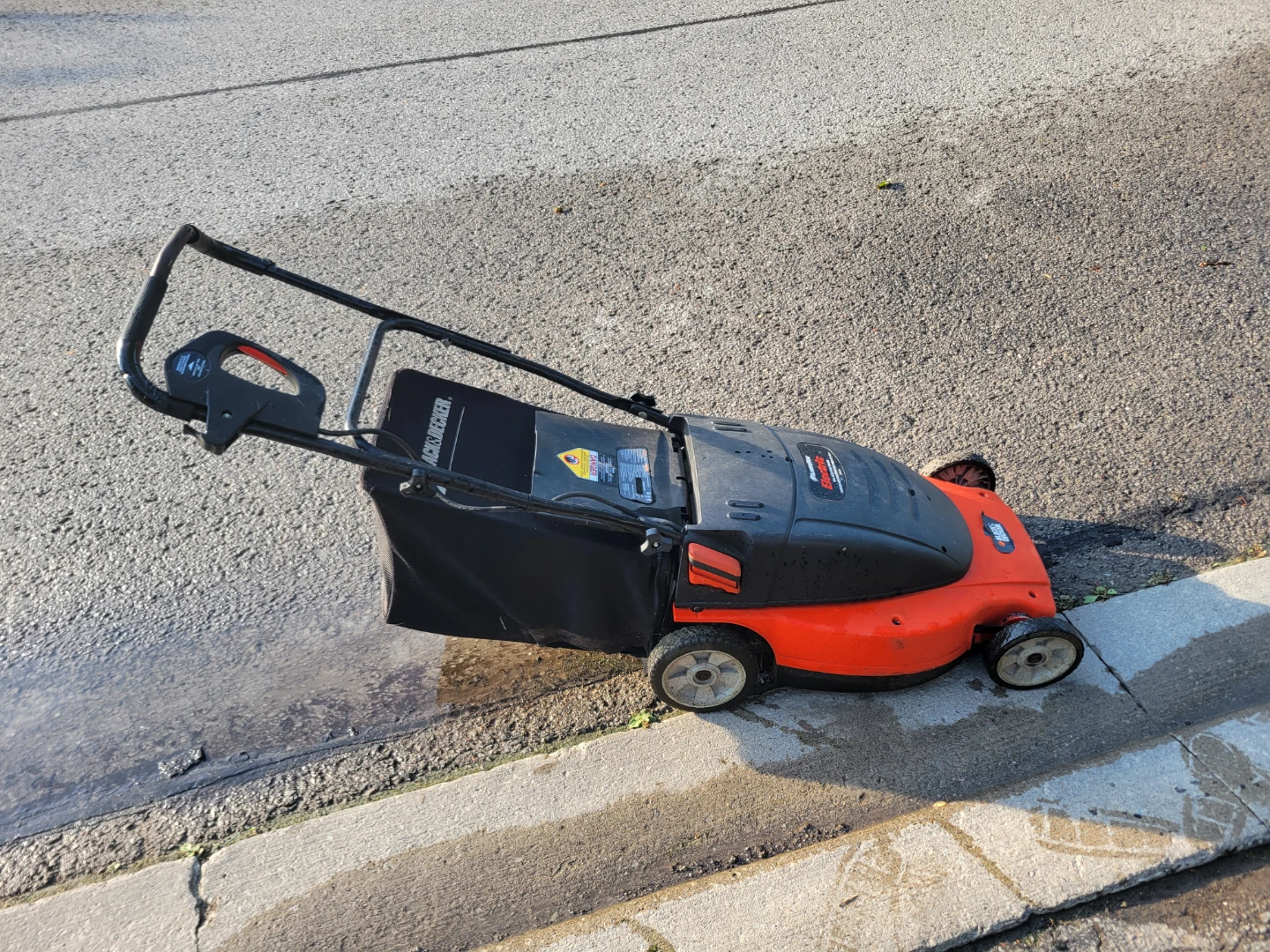 19" Black+Decker Electric LawnMower