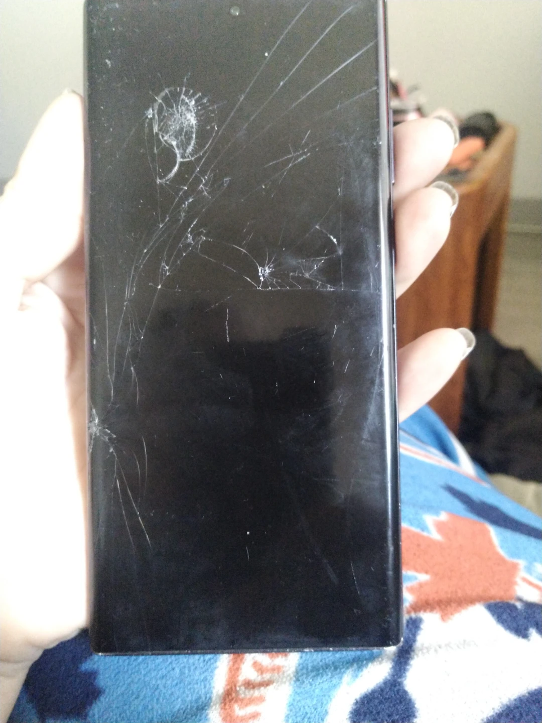 Samsung Galaxy S22 Ultra Cracked Screen - photo 2