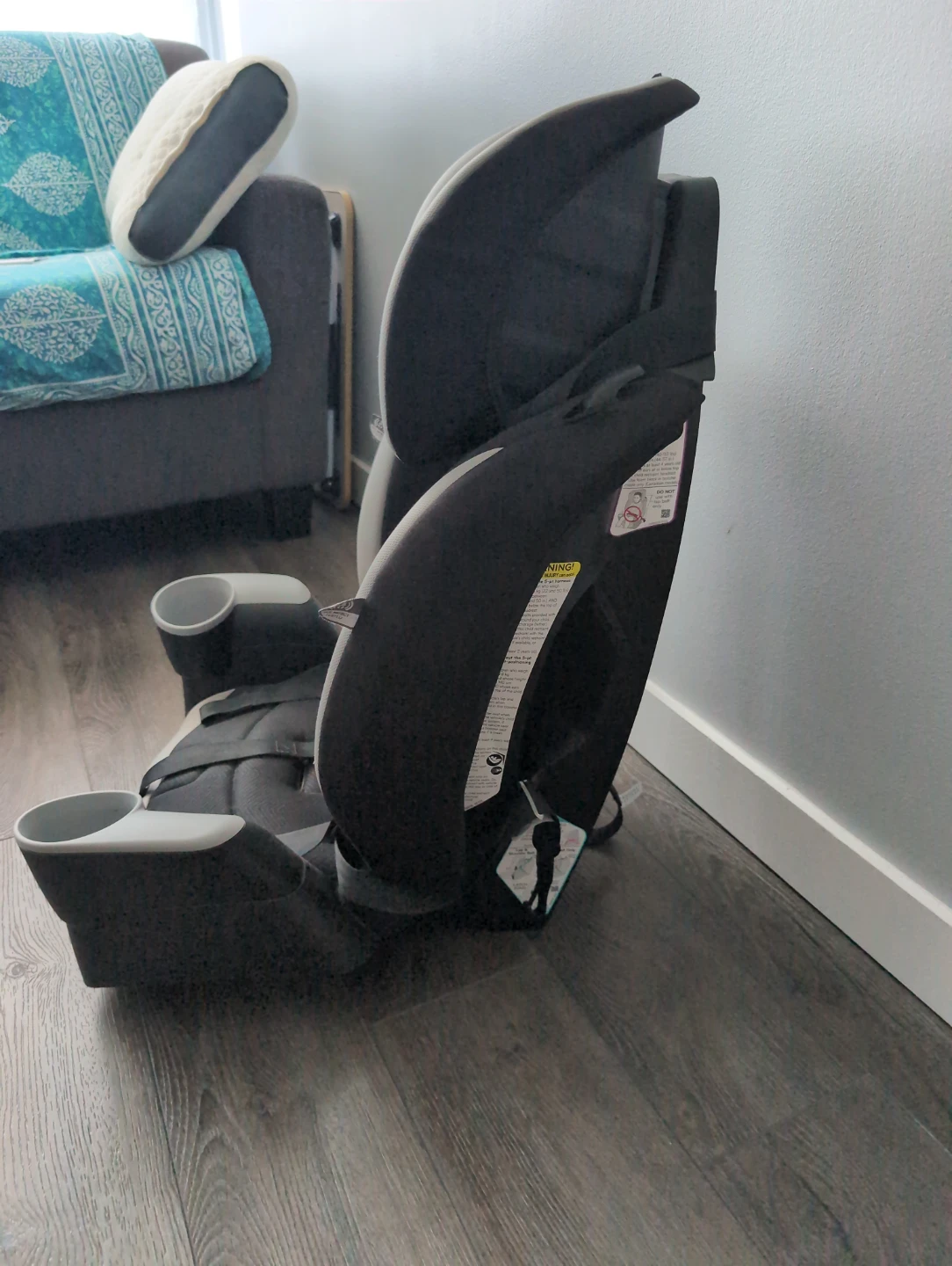 Evenflo Car Seat valid until 2029 august. Rarely used. - photo 3