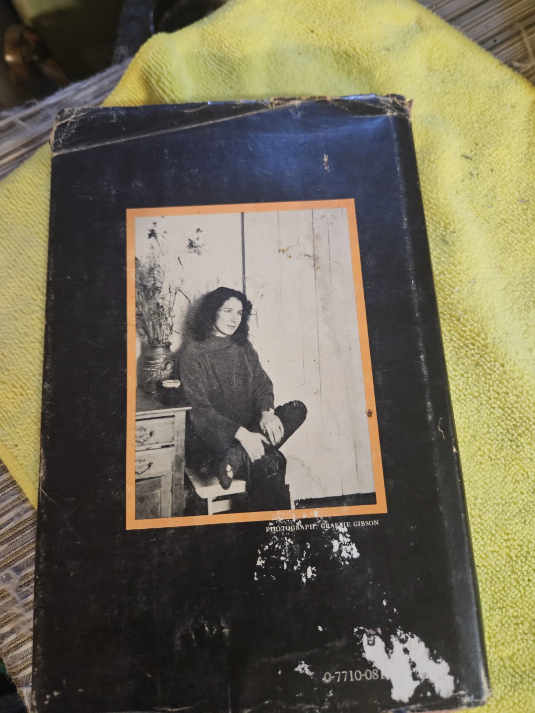 Lady Oracle by Margaret Atwood Novel - photo 4