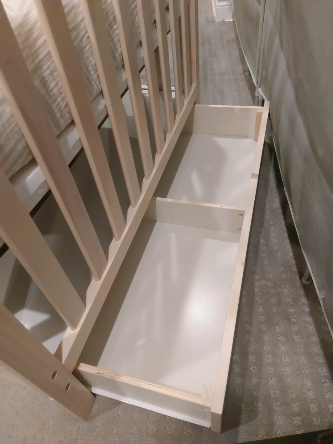 Wooden Crib with Drawers - photo 3